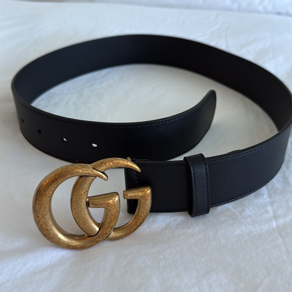 GUCCI Leather belt with Double G buckle
Size: 75  |  Qty: 1